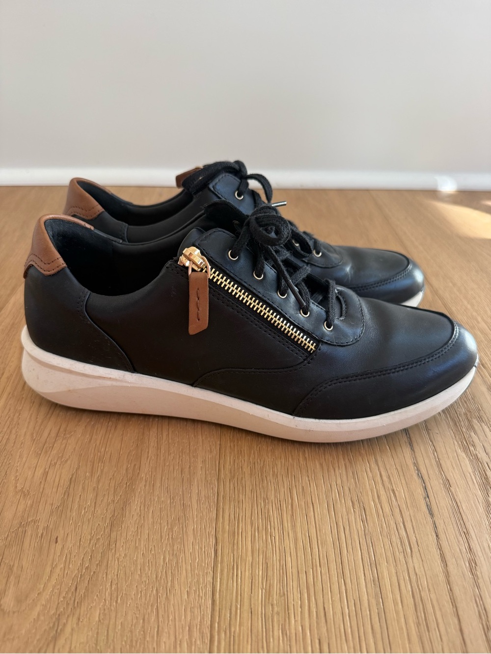 Clarkes Black Leather Un Rio Zip Casual Sneaker Sz. 11